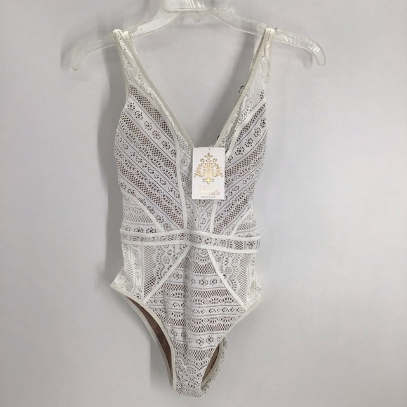 Becca Bora Bora Mesh One-Piece Swimsuit White/Nude Color play NWT Size Med - Picture 5 of 10